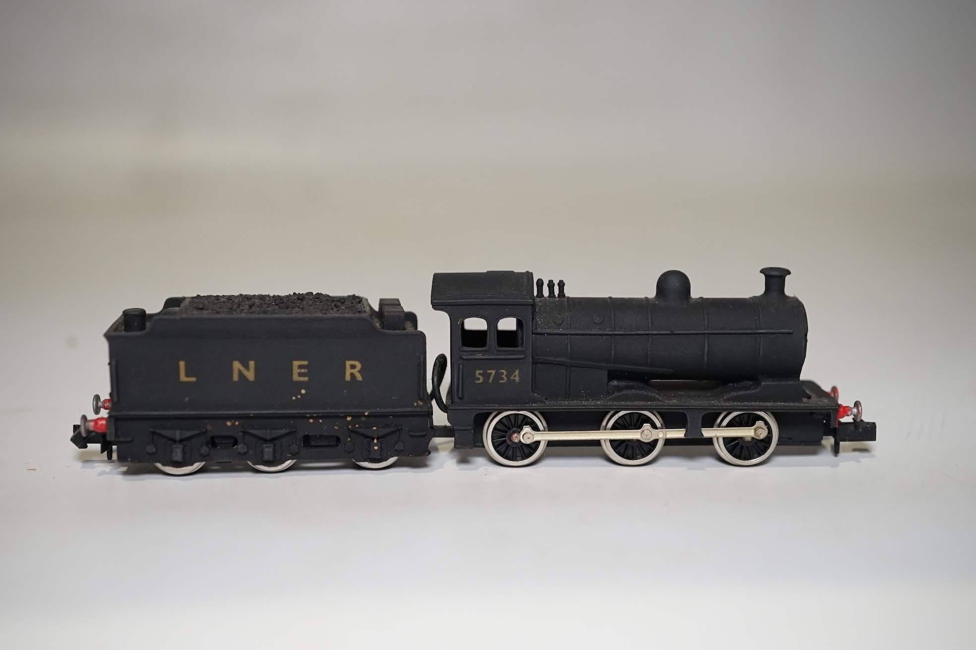 Three boxed Union Mills Models N gauge railway LNER locomotives; a Class Q2, 3359, a Class J26, 5734, and a Class 2P, 542. Condition - good.